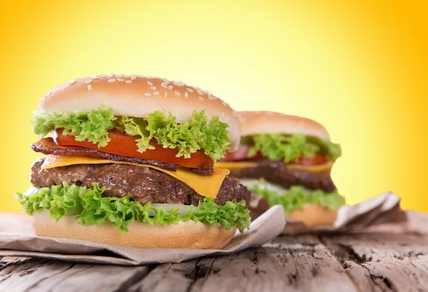 Delicious hamburger on wood — Stock Photo, Image