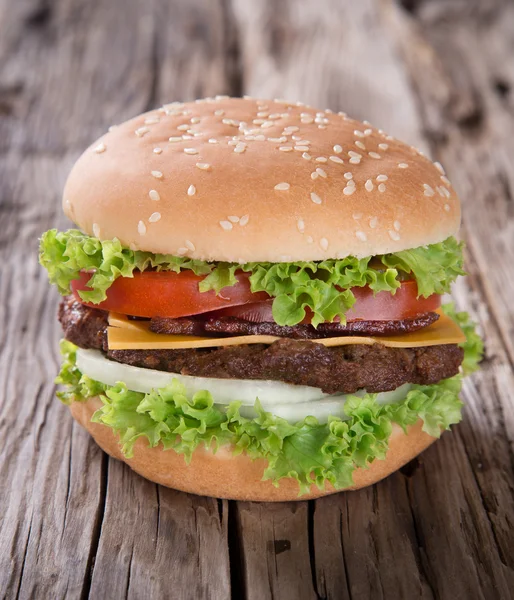 Delicious hamburger on wood — Stock Photo, Image