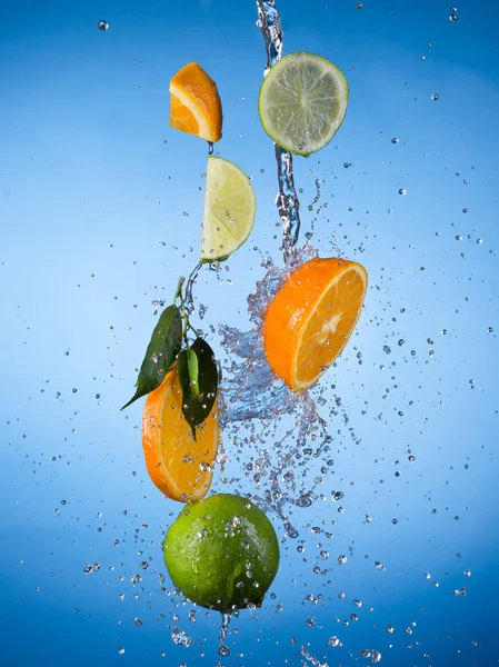 Fruit with water splash — Stock Photo, Image