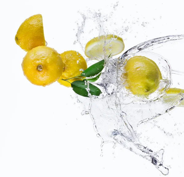 Lemon with water splash — Stock Photo, Image