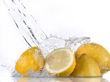 Limonlu su sıçrama