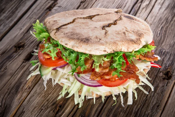 Pita bread and kebab meat — Stock Photo, Image