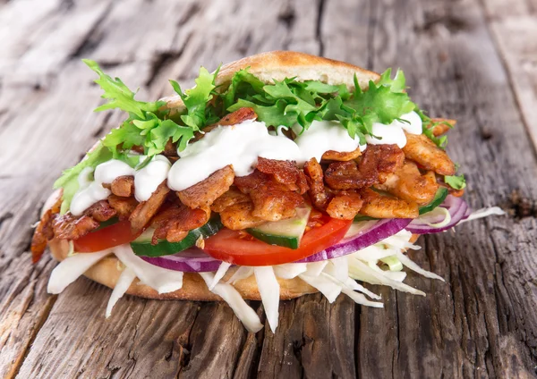 Pita brood en kebab vlees — Stockfoto