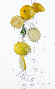 Limonlu su sıçrama