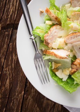 taze Sezar salatası
