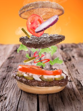 uçan maddeler ile lezzetli hamburger
