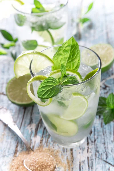 Färska mojito drink — Stockfoto