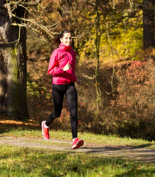 Frisk vältränad kvinna löpare... — Stockfoto