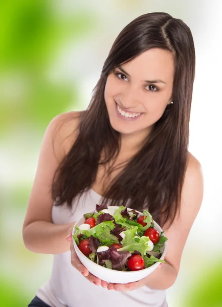 Chica morena joven con comida saludable — Foto de Stock