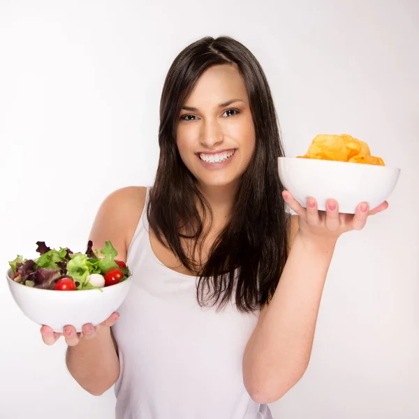 Menina morena jovem com comida saudável — Fotografia de Stock