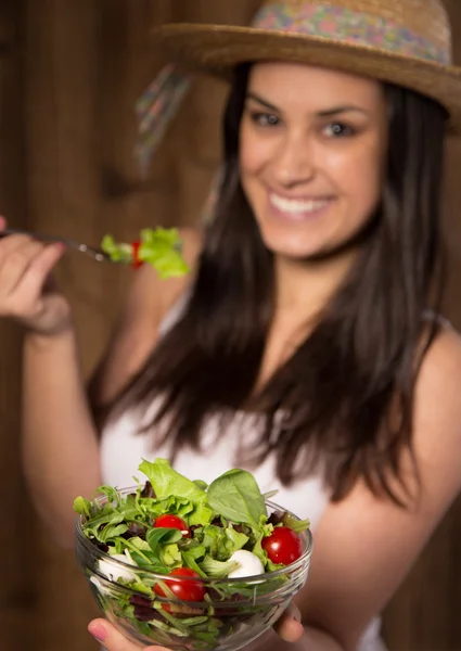 Unga brunett tjej med hälsosam mat — Stockfoto