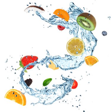 su sıçrama içinde taze meyve