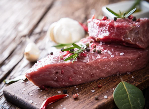 Ízletes marha steak zöldség körettel — Stock Fotó