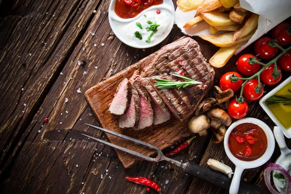 야채 반 찬 맛 있는 소고기 스테이크