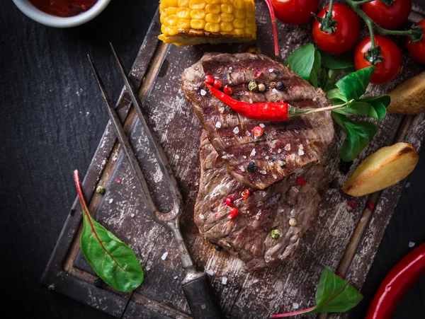 Tasty beef steak with vegetable side-dish — Stock Photo, Image