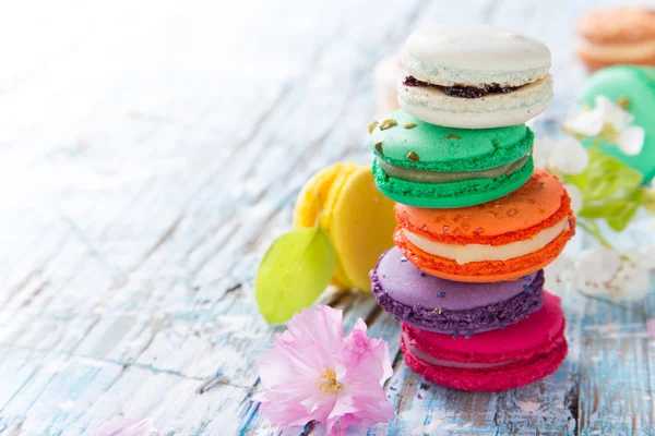 Delicious macrons on wooden background — Stock Photo, Image