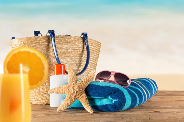 Close-up of summer accessories on sandy beach. — Stock Photo, Image