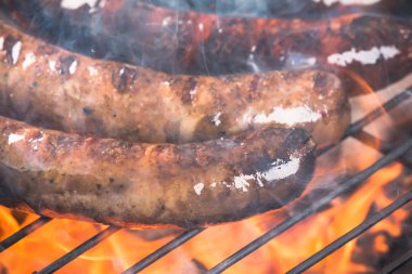 lezzetli ızgara sosis.