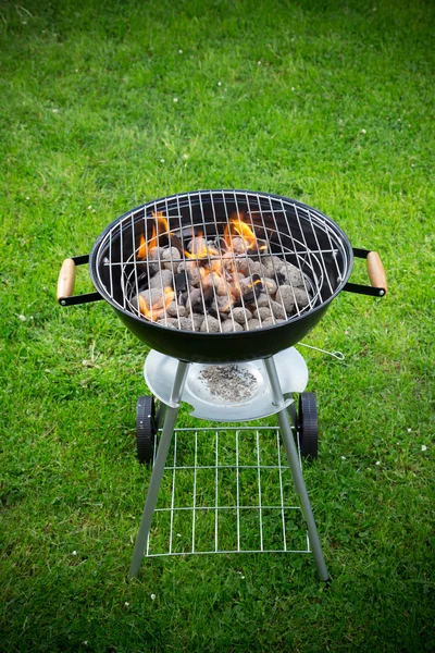 Barbecue de jardin . — Photo