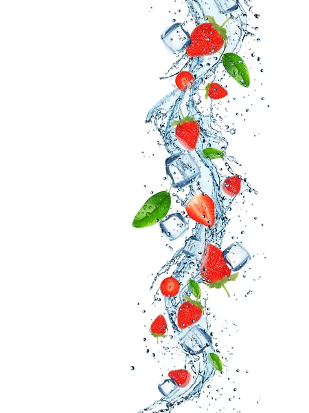 Su sıçrama ile taze meyve — Stok fotoğraf