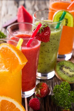 taze meyve suyu karışımı meyve.