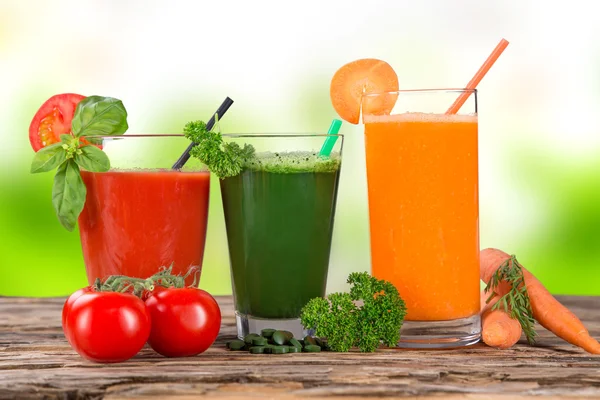 Färsk juice blandning frukt. — Stockfoto