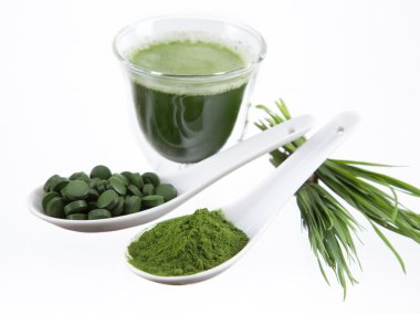 heathy yeşil superfood chlorella ve genç arpa