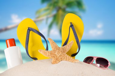 kumlu sahilde yaz aksesuarları