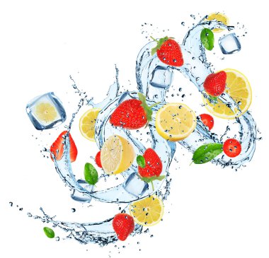 su sıçrama ile taze meyve