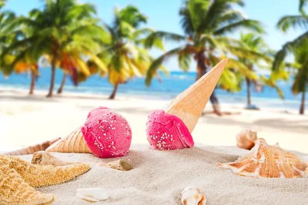 Tasty ice creams on sandy beach — Stock Photo, Image