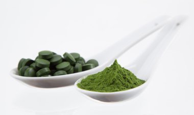 heathy yeşil superfood chlorella ve genç arpa
