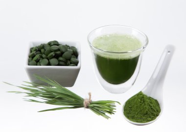 heathy yeşil superfood chlorella ve genç arpa