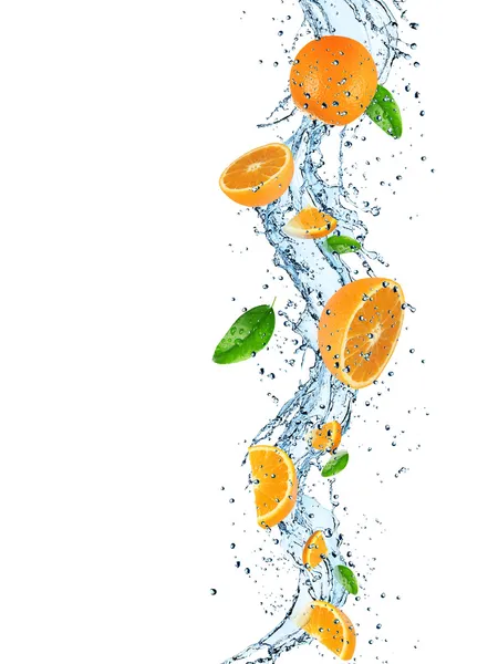 Φρέσκα φρούτα στο water splash — Φωτογραφία Αρχείου