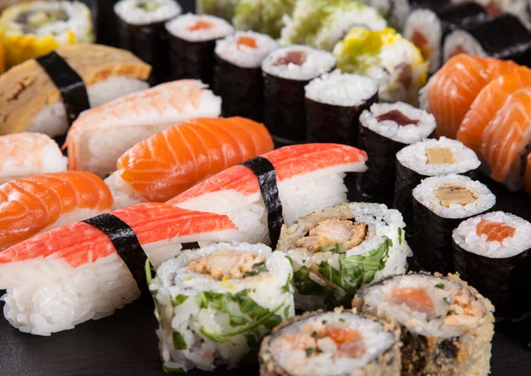 Delicioso conjunto de sushi — Fotografia de Stock