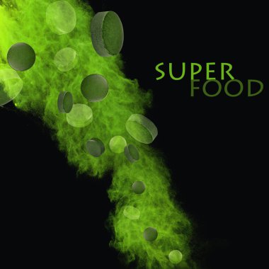 Genç arpa ve chlorella spirulina.