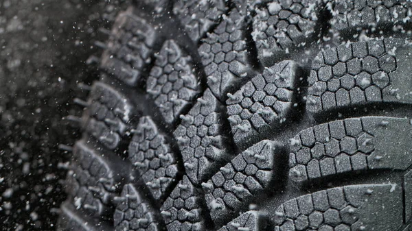 Congelar Movimiento Del Neumático Del Coche Con Hielo Nieve Cayendo —  Fotos de Stock