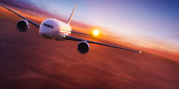 Avião Comercial Voando Acima Nuvens Dramáticas — Fotografia de Stock