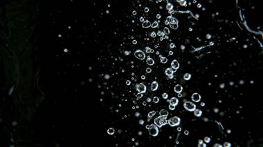 Karanlık Arkaplanda Hareket Eden Baloncuklar