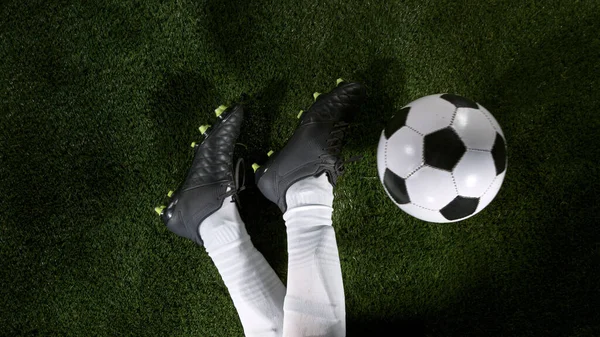 Football Player Kicking Soccer Ball — Stock Photo, Image