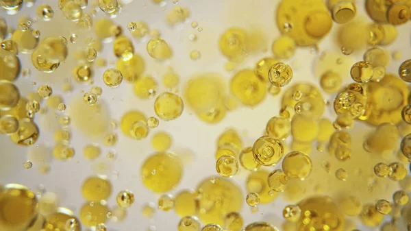 Движущиеся Нефтяные Пузыри Светлом Фоне Макросъемка — стоковое фото