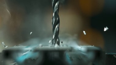 Alüminyum boruyu delmek için matkap ucu, makro atış.