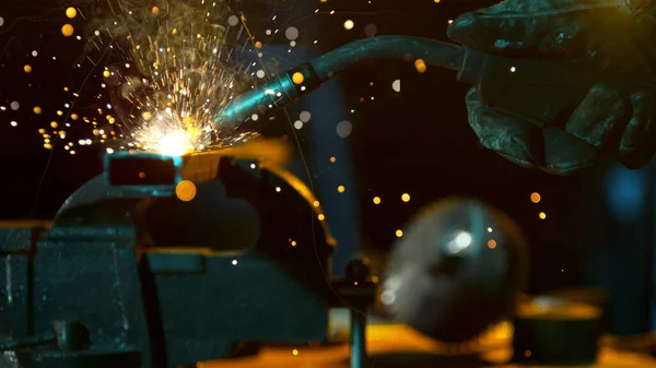 Freeze Motion Working Welder Workshop Detail Shot Low Depth Focus — Stockfoto