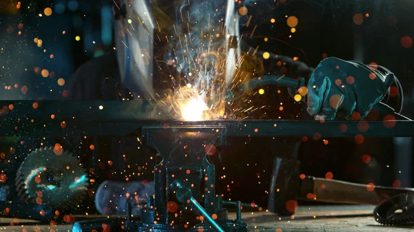 Freeze Motion Working Welder Workshop Detail Shot Low Depth Focus — Stockfoto