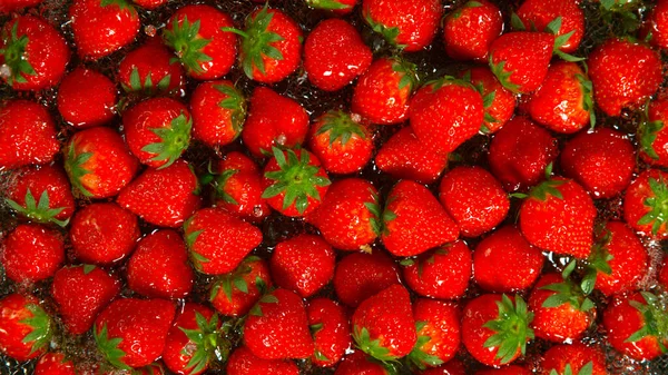 Freeze Motion Shot Splashing Fresh Strawberries Close — Stock Photo, Image