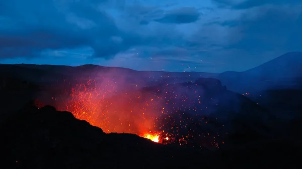 Zbliżenie Wulkanu Dramatyczna Erupcja Wulkanu Półwyspie Reykjanes Islandia — Zdjęcie stockowe