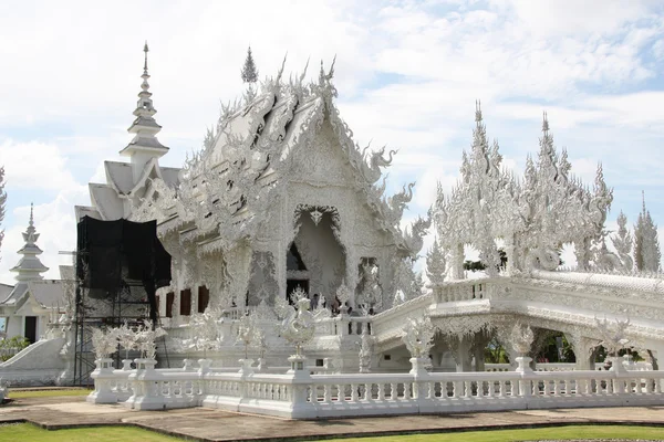 Increíble templo blanco Wat Rong Khun en Tailandia — Foto de Stock