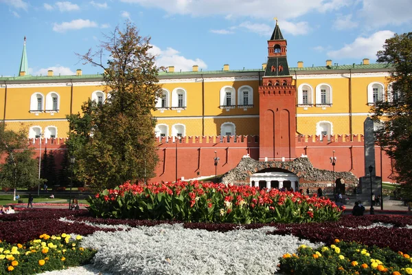 Summer view of Alexander Garden and Moscow Kremlin — Stock Photo, Image