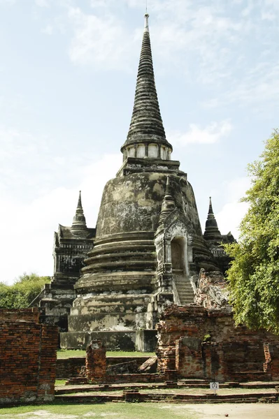 Ruïnes van de oude tempel in ayutthaya, thailand — Stockfoto