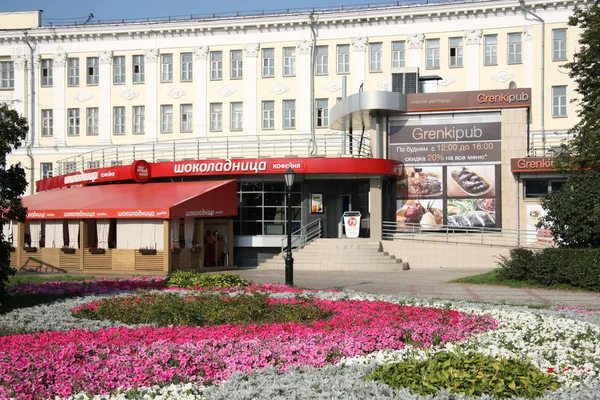 Café på gatan i Nizjnij novgorodkavárna v ulici Nižnij novgorod — Stock fotografie