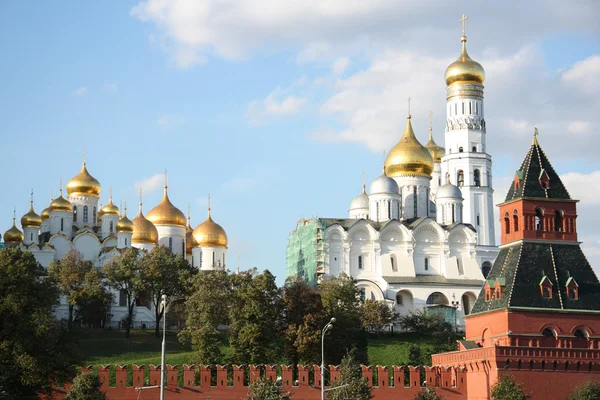 The Ivan the Great Bell Tower and Archangel Cathedral of Moscow Kremlin — Stock Photo, Image